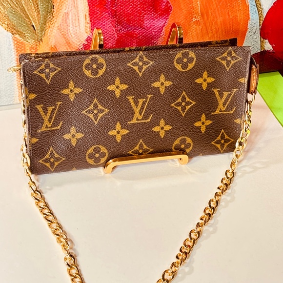 Louis Vuitton Brown Monogram Clutch with Gold Chain Size 8 this fit a smart ph - Picture 11 of 15